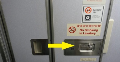 Những vật dụng bẩn nhất trên máy bay có thể bạn chưa biết