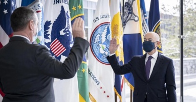 Thay đổi cục diện người Việt tại Mỹ, John K.Tien một người Mỹ gốc Việt đã tuyên thệ nhậm chức Thứ trưởng Bộ An ninh và Nội địa Hoa Kỳ