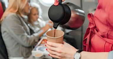 Nữ tiếp viên hàng không khẳng định: ‘Muốn ăn ngon hãy ngồi ghế đầu trên máy bay’