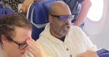 Mỹ: Bị đuổi khỏi máy bay vì phẫn nộ với đứa trẻ quấy khóc
