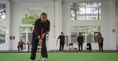 Người già Trung Quốc tự chăm lo ở tuổi xế chiều