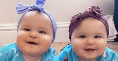 Twins' Mother Leaves Everyone in Awe with Her Gigantic Little Ones Weighing a Whopping 21 Pounds