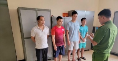 5 nhân viên bốc xếp hành lý tại Sân bay quốc tế Nội Bài phá khóa vali trộm tài sản