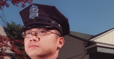 Cưới giả để em vợ nhập cư Mỹ, người cảnh sát Mỹ gốc Việt phải ra tòa