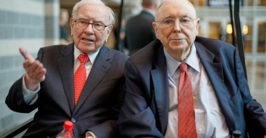 Câu chuyện 'già mà vẫn dẻo dai' của Warren Buffett: Kỷ nguyên của các CEO 100 tuổi vui tính và không chịu ‘nhường ngôi’