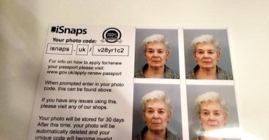 Cụ bà 85 tuổi không thể gia hạn hộ chiếu vì tóc quá trắng