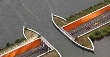 Cây cầu nước ‘phá vỡ mọi định luật vật lý’ ở Hà Lan, cả thế giới ngả mũ bái phục