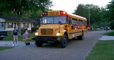 Chiếc xe buýt chở học sinh 80 năm không thay đổi thiết kế tại Mỹ: 'Lạc hậu' nhưng không trẻ nào bị bỏ quên