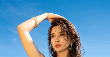 'Vợ' kém Lý Hùng 18 tuổi nhiều lần diện bikini khoe trọn vẻ đẹp quyến rũ ra sao?