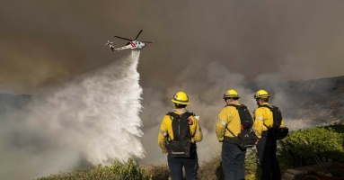 Lý do cứu hỏa Mỹ ngần ngại dùng nước biển dập cháy rừng Los Angeles