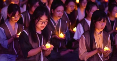 Lên chùa 'sám hối' dịp cuối năm