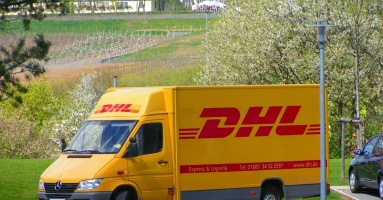 DHL tạm dừng chuyển hàng toàn cầu trên 800 USD cho người tiêu dùng Mỹ