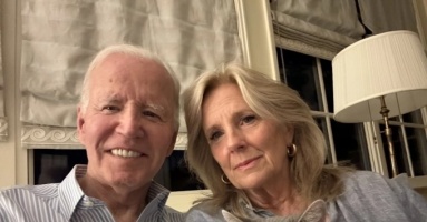 Ông Biden đăng ảnh sau khi mắc ung thư ác tính