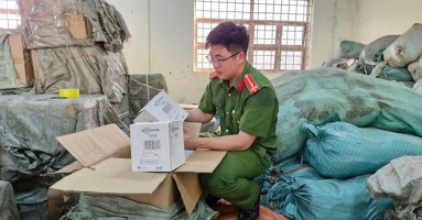 Nóng: Triệt phá đường dây buôn bán dầu gội, kem đánh răng giả quy mô lớn ở Nghệ An