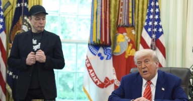 Rủi ro kinh doanh khi Musk đấu khẩu với ông Trump