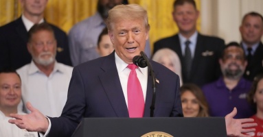 Ông Trump kể cuộc trò chuyện 'huyền thoại' với nữ bồi bàn