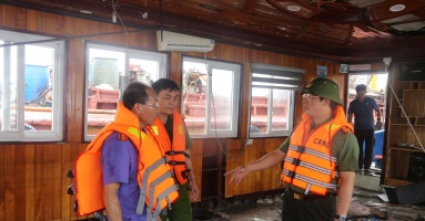 Hình ảnh bên trong tàu du lịch Vịnh Xanh sau tai nạn 36 người chết