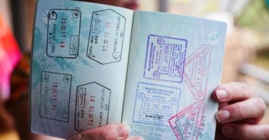 Du khách lưu luyến dấu mộc hộ chiếu giữa thời du lịch số hóa