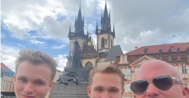 Cuộc khủng hoảng trống vắng của cha mẹ khi con xa nhà Cuộc khủng hoảng trống vắng của cha mẹ khi con xa nhà