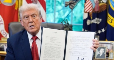 Tòa án Tối cao cho phép ông Trump đóng băng 4 tỷ USD viện trợ Tòa án Tối cao cho phép ông Trump đóng băng 4 tỷ USD viện trợ