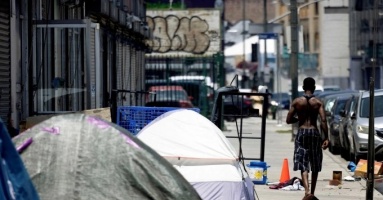 Doanh nhân tung tiền giải bài toán vô gia cư ở California Doanh nhân tung tiền giải bài toán vô gia cư ở California