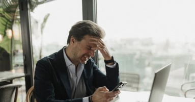 Nghịch lý người Mỹ lương cao vẫn 'tiền về là hết'