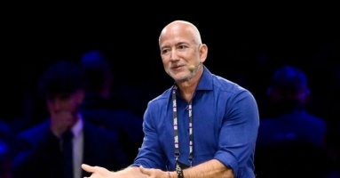 Tỷ phú Jeff Bezos: 'Đừng bỏ học để thành Bill Gates' Tỷ phú Jeff Bezos: 'Đừng bỏ học để thành Bill Gates'