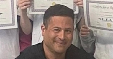 Cảnh sát Mỹ phớt lờ cuộc gọi 911 báo 'có nổ súng' để đi mua pizza Cảnh sát Mỹ phớt lờ cuộc gọi 911 báo 'có nổ súng' để đi mua pizza