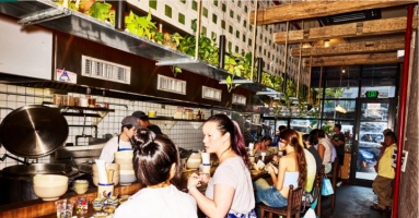 Đến Mỹ với 100 USD, cô gái Việt sở hữu 3 nhà hàng ngon bậc nhất New York Đến Mỹ với 100 USD, cô gái Việt sở hữu 3 nhà hàng ngon bậc nhất New York