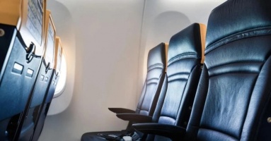 Lý do cửa sổ máy bay lệch với hàng ghế ngồi Lý do cửa sổ máy bay lệch với hàng ghế ngồi