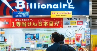 Trúng độc đắc nhưng giấu vợ để sống xa hoa một mình Trúng độc đắc nhưng giấu vợ để sống xa hoa một mình