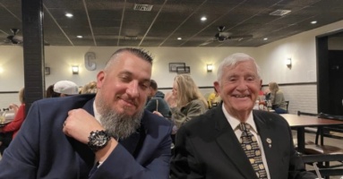 Vợ chồng trẻ nhận người đàn ông 74 tuổi làm con nuôi