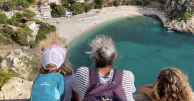 Trái đắng của những gia đình 'ôm con đi vòng quanh thế giới'