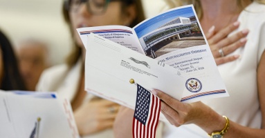 Chính quyền Trump gia tăng tước quốc tịch một số công dân Mỹ