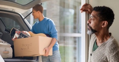 Ngày càng nhiều người trẻ Mỹ cắt liên lạc với bố mẹ Ngày càng nhiều người trẻ Mỹ cắt liên lạc với bố mẹ