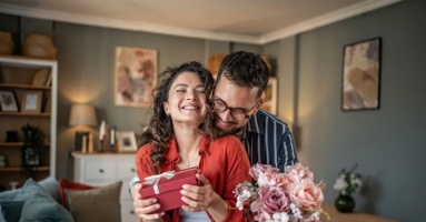 Cạm bẫy sau trào lưu 'bạn trai cung phụng'