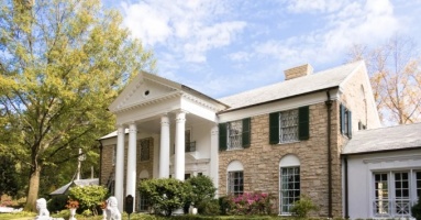 Người Mỹ cô đơn trong những ngôi nhà rộng