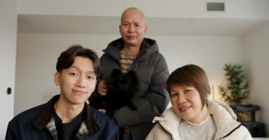 Lời hứa giúp bố mẹ nghỉ hưu sớm của chàng trai gốc Việt