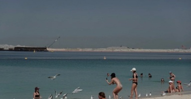 Vỏ bọc bình thường của giới siêu giàu Dubai dưới tên lửa