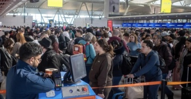 Kiếm tiền bằng nghề đứng xếp hàng thuê Kiếm tiền bằng nghề đứng xếp hàng thuê