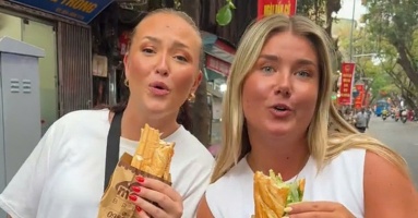 'Stand banh mi' tạo cơn sốt bánh mì vỉa hè Việt Nam
