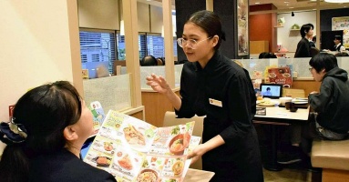 Nhật siết visa lao động khiến ngành nhà hàng lao đao Nhật siết visa lao động khiến ngành nhà hàng lao đao