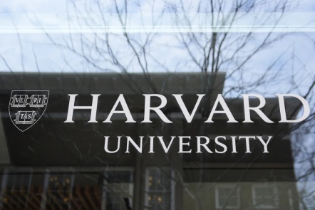 Chính phủ Mỹ dọa cắt toàn bộ kinh phí cho Harvard