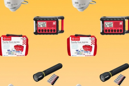 Người Mỹ đổ xô đi mua mặt nạ phòng độc, dụng cụ sinh tồn, nhu yếu phẩm...