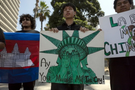 Biểu tình ‘Free America’ lan rộng toàn quốc trong ngày Quốc khánh, phản đối chính quyền Trump Biểu tình ‘Free America’ lan rộng toàn quốc trong ngày Quốc khánh, phản đối chính quyền Trump