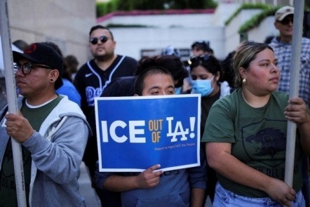 Người Los Angeles sống trong sợ hãi vì các cuộc đột kích nhập cư Người Los Angeles sống trong sợ hãi vì các cuộc đột kích nhập cư