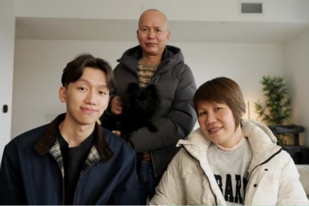 Lời hứa giúp bố mẹ nghỉ hưu sớm của chàng trai gốc Việt