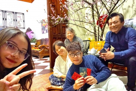 Tết nhắc nhở người trẻ 'trước khi bước ra thế giới rộng lớn, hãy học cách quay về'