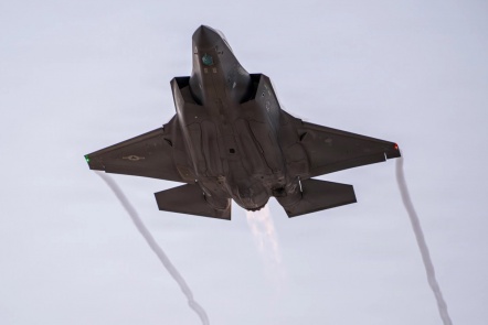 Iran công bố video 'F-35 Mỹ trúng tên lửa'