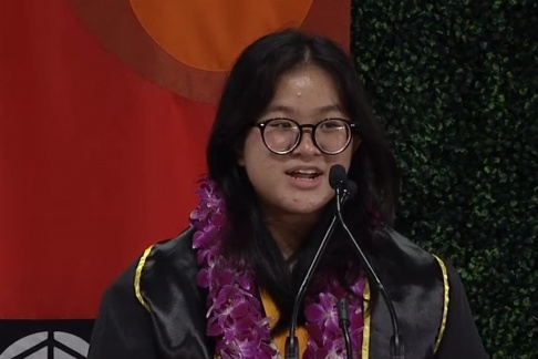 Cô sinh viên gốc Việt - Cindy Nguyễn, 15 tuổi vào đại học, tốt nghiệp tối ưu, đọc diễn văn ra trường